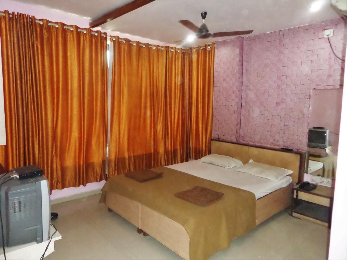 Отель Ashtavinayak Residency Пуна Экстерьер фото